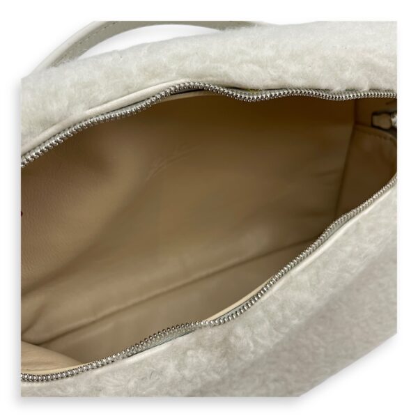 Extra Pocket 19 shearing fur Grey Crossbody Bag in Cashfur, Silver hardware - Image 7
