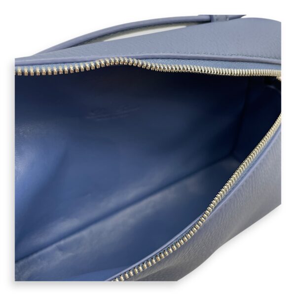 Extra pocket 19 Blue Crossbody Bag in Calfskin, Silver hardware - Image 6