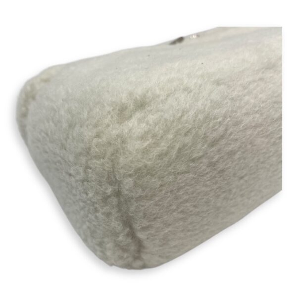 Extra Pocket 19 shearing fur Grey Crossbody Bag in Cashfur, Silver hardware - Image 8