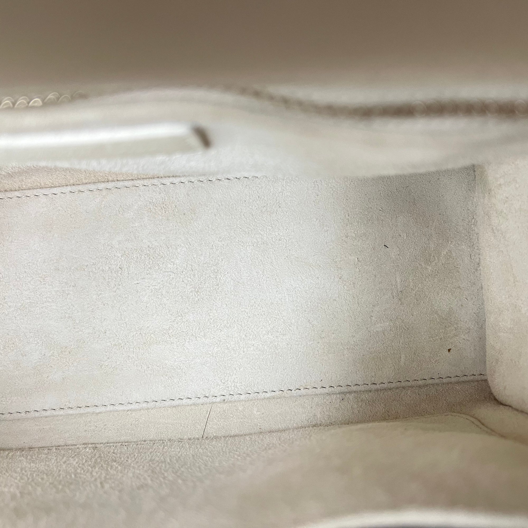 Lady Dior Top Handle Bag Medium White in Lambskin, Ultramatte hardware - Image 10