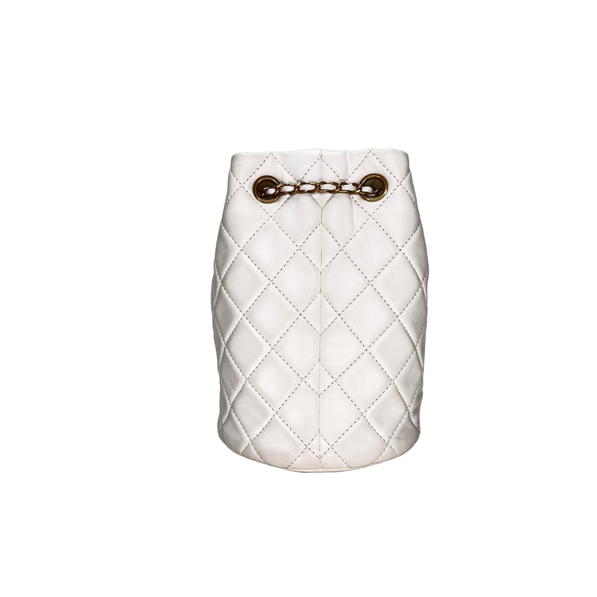 Quilted Pearl Crush Bucket Bag White in Lambskin , Gold Hardware