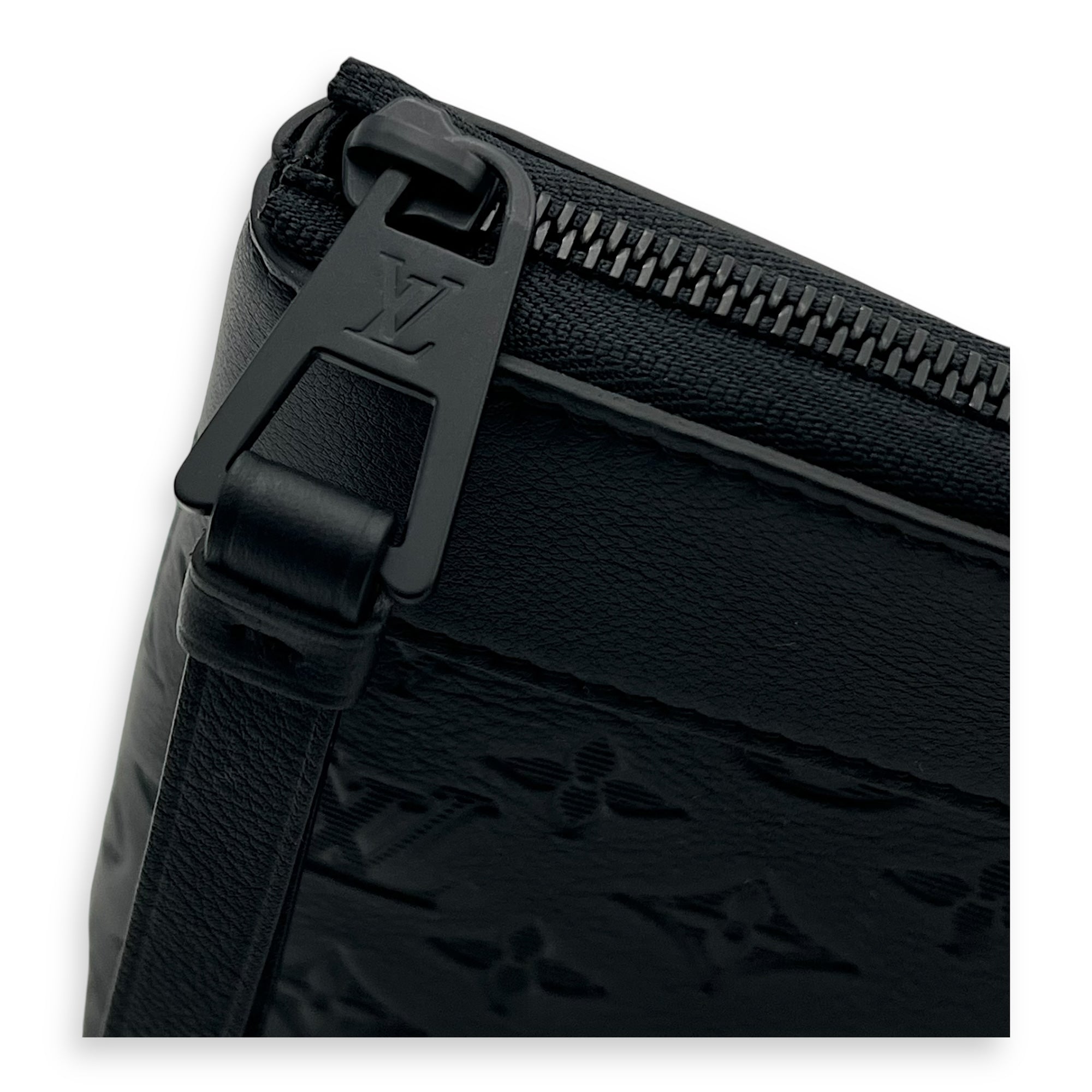 Pochette Pouch Black in Calfskin, Lacquered Metal hardware - Image 9