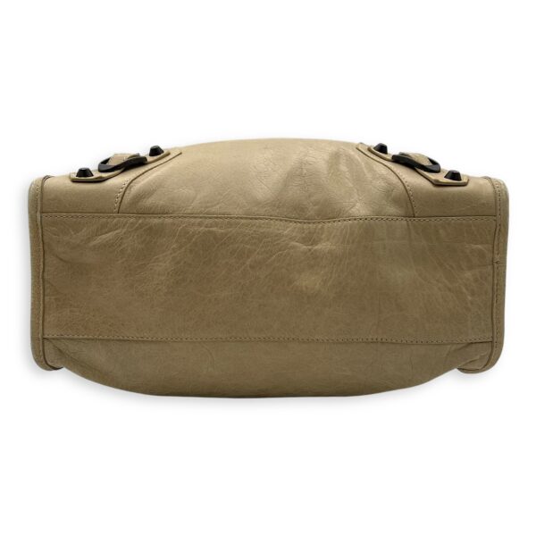 City Shopper Beige Tote Bag in Distressed Leather, Gunmetal hardware - Image 6